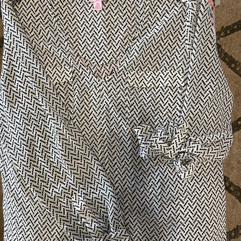 Candie's Black and White Zigzag Top